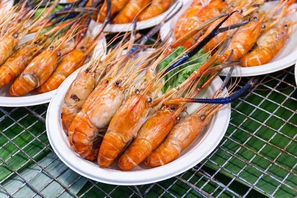 태국의 해산물 길거리 음식의 구운 새우 — 스톡 사진