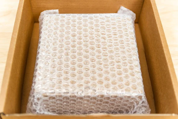 Bolle che coprono la scatola da involucro a bolle per il prodotto di protezione — Foto Stock