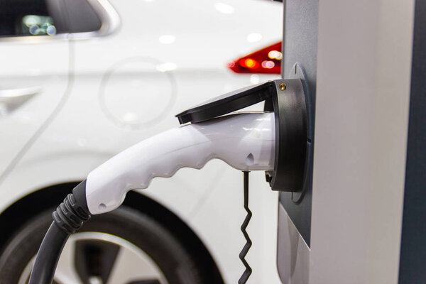 зарядка аккумулятора для нового автомобиля
 