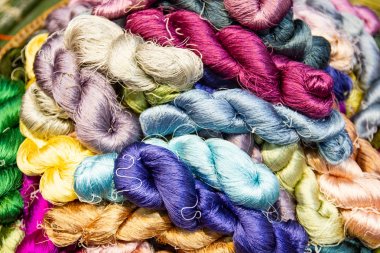 İpek iplik bir ipek böceği elde edilir, Ev el sanatları