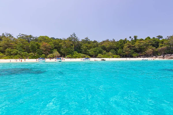 Surin Islands comme une destination touristique en vedette dans la beauté sous la mer — Photo