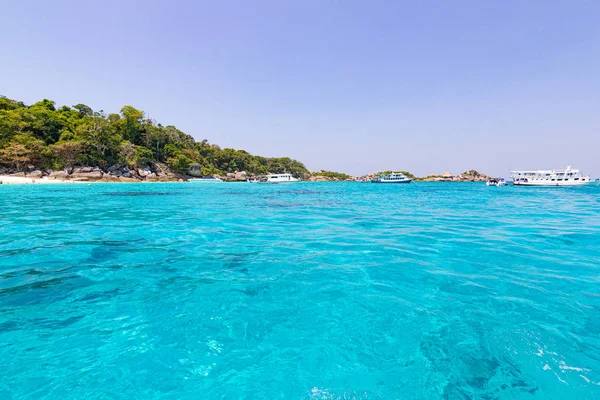 Ilhas Surin como um destino turístico caracterizado na beleza sob o mar — Fotografia de Stock