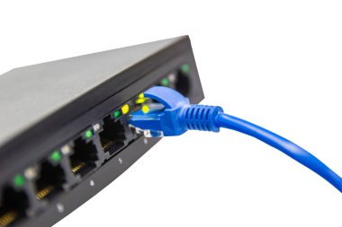 Siyah anahtar 8 port gigabit izole beyaz arka plan cihazı 