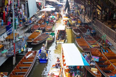 Lanet olası saduak yüzen pazar, Tayland