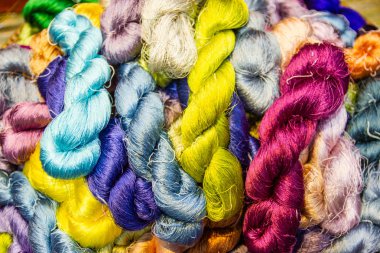 İpek iplik bir ipek böceği elde edilir, Ev el sanatları