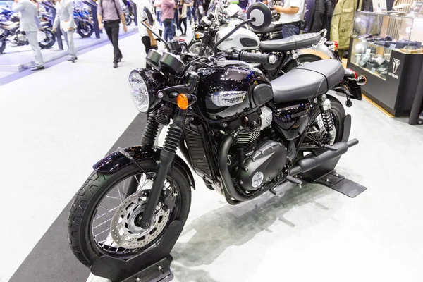 Triumph motocicleta en Salón Internacional del Automóvil Exposición —  Fotos de Stock