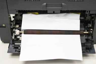 Kağıt A4 Yazıcıda Ofiste, konsept onarım yazıcısı