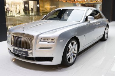 Bangkok Tayland: - 28 Haziran 2020 Bangkok Tayland 'da satış için gösteri odasında Rolls-Royce araba gösterisi