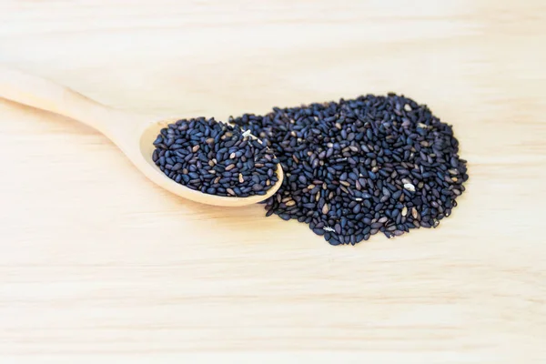 Black Sesame Seeds Wooden Spoon Pile Wood Table — Stock Photo, Image