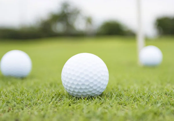 Golf Ball Grass Golf Course Infront Green — Stock Photo, Image