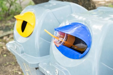 Parktaki çöp her tür çöpü ayır.