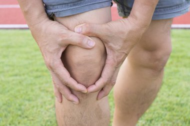 Stadyumda idmandan dolayı bacağında tendon eklem sorunları var.. 