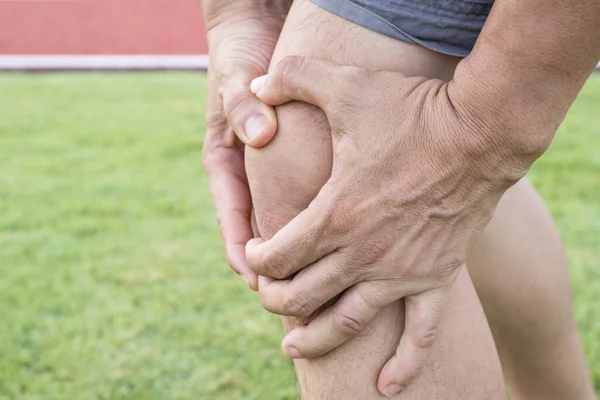 Sehnenprobleme Kniegelenk Beim Mannschaftstraining Stadion — Stockfoto