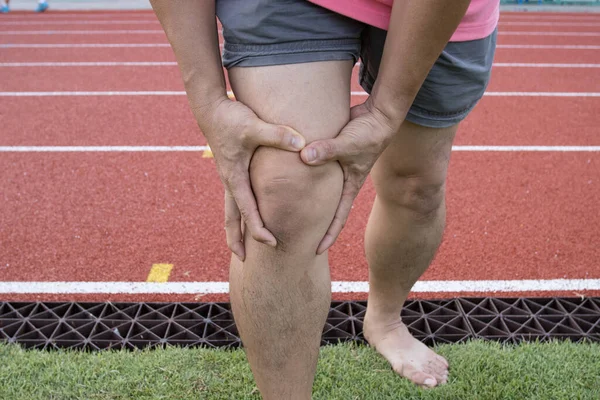 Tendão Joelho Problemas Articulares Homem Perna Exercício Estádio — Fotografia de Stock