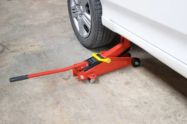 Coche Gato Piso Para Coche Para Revisión Reparación Mantenimiento Coches —  Fotos de Stock