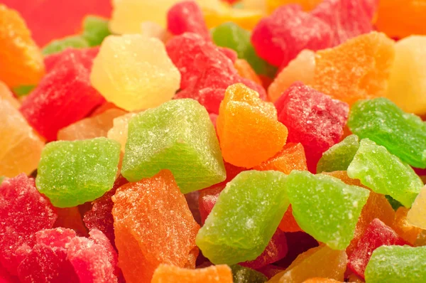 Montón de dulces y coloridas frutas confitadas deliciosas. Macro tiro — Foto de Stock