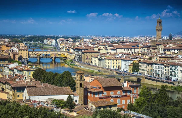 Eski Kent ile ünlü Ponte Vecchio Köprüsü Floransa, İtalya 