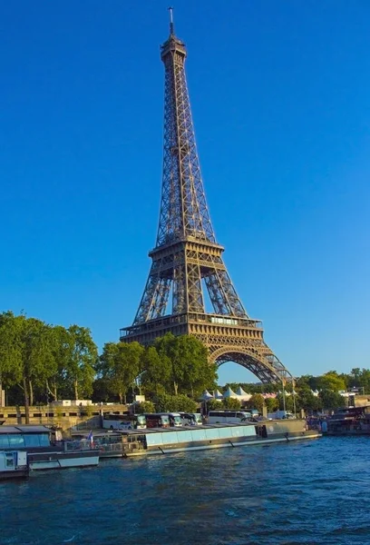 美丽的埃菲尔铁塔巴黎地标 — 图库照片