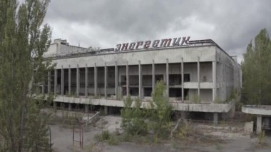 Pripyat şehrinin ana meydanı kamerayı daire şeklinde döndürüyor.