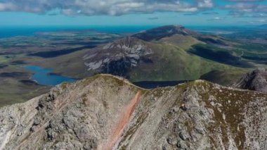 Errigal, İrlanda 'nın Donegal ilçesindeki Gweedore yakınlarında 751 metrelik bir dağ. Errigal, Glenveagh Ulusal Parkı yakınlarındaki County Donegal 'daki en uzun dağ zirvesi.