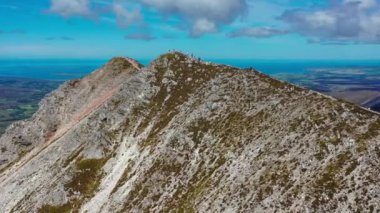 Errigal, İrlanda 'nın Donegal ilçesindeki Gweedore yakınlarında 751 metrelik bir dağ. Errigal, Glenveagh Ulusal Parkı yakınlarındaki County Donegal 'daki en uzun dağ zirvesi.