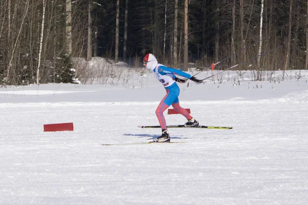 Brodaty Vintage Narciarz Ski Gogle Szybki Podczas Opadów Śniegu Rosja — Zdjęcie stockowe