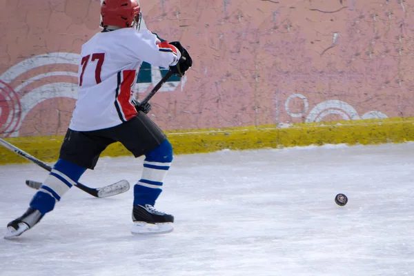 Hockey Players Shoots Puck Attacks — Stock Photo, Image