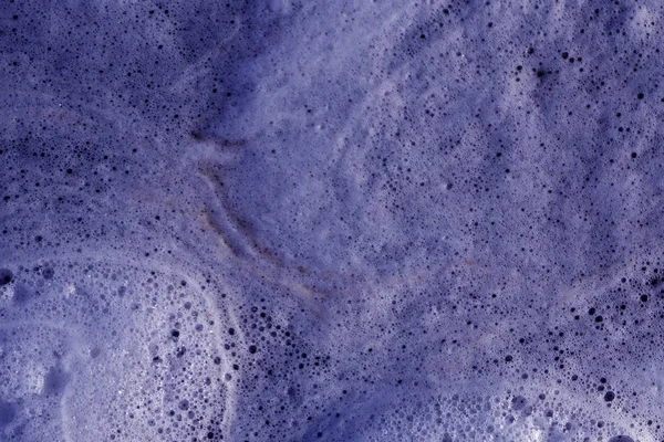 Buğulu cam, renkli canlı cam cama renkli serin renk arka plan yoğunlaşma üzerinde çiy damlaları mor yağmur damlaları