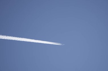 onun arkasında onun ardından uçuş uçak