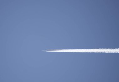 onun arkasında onun ardından uçuş uçak