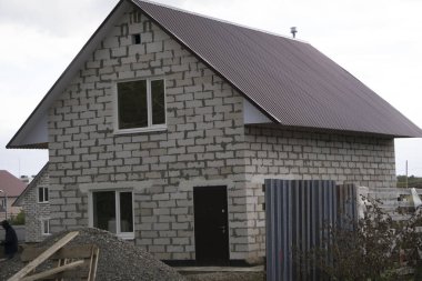 modern tarzda gri tuğla evde