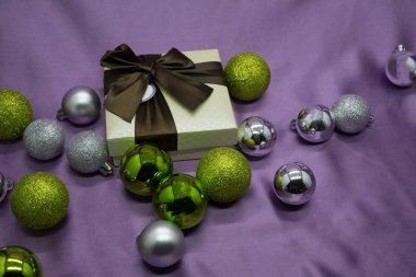 Altın hediye kutuları arka plan üzerinde