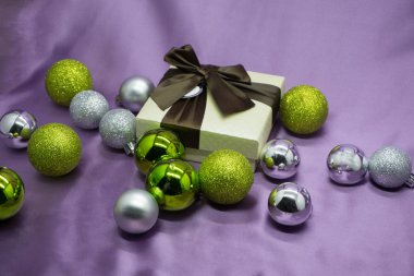 Altın hediye kutuları arka plan üzerinde