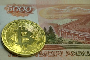 Bitcoin altın madeni para yeni sanal para ve Doları arka plan. Cryptocurrency. İş ve ticaret kavramı
