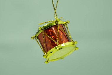 Noel ağacı, kare biçiminde arka plan için yürüyüş davul oyuncak dekorasyon