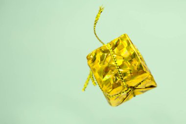 Oyuncaklar ve dekoratif bell Noel ağacı üzerinde