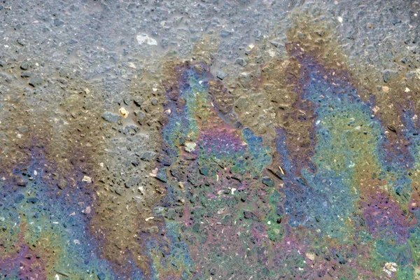 Yağ birikintisi asfalt yol arka plan üzerinde