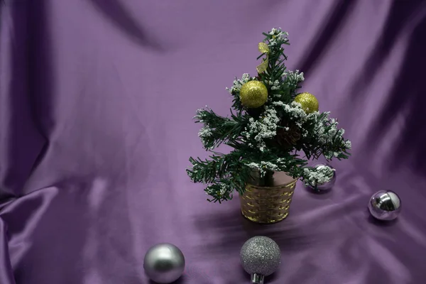 Zdobené Mini Vánoční Stromeček — Stock fotografie