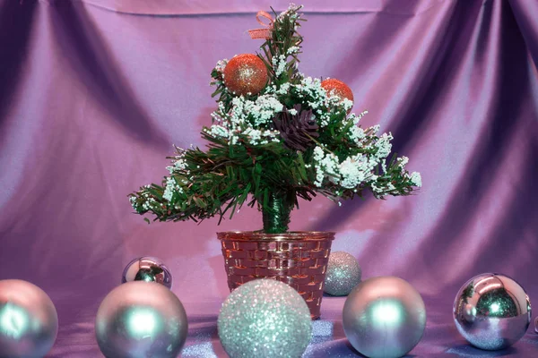 Árbol Decoración Navidad Adornos Regalos Sobre Fondo Luces Brillantes — Foto de Stock