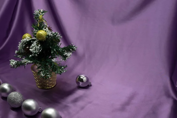 Vánoční Strom Dekorace Ozdoby Dárky Zářící Světla Pozadí — Stock fotografie