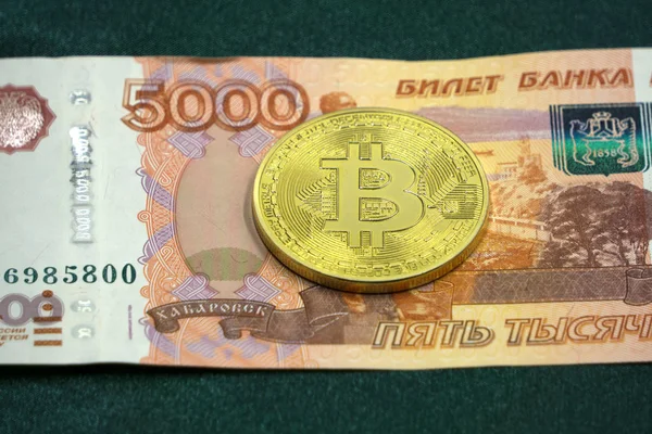 Beş bin Rus ruble ve bitcoin