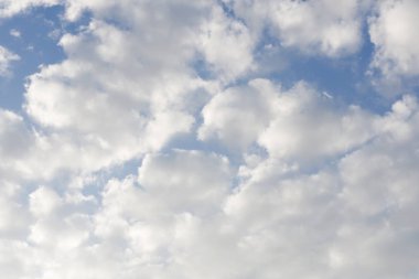 Arka plan için mavi gökyüzü gri bulut merkezi