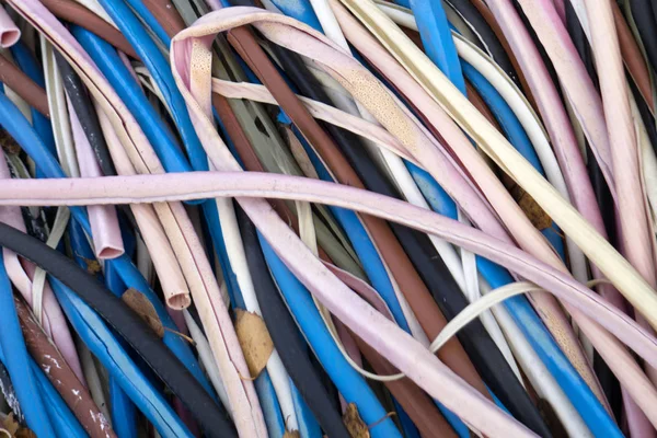 makro nesneleri plastik renkli elektrik telleri bağlamak