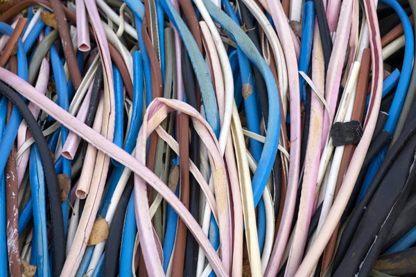 Çelik tel hurda paslanmış. İp - ağır çelik tel kablo tel