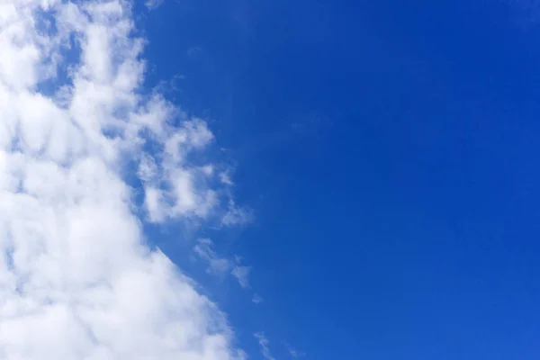 Cielo Azul Con Nube Venación Pinnada — Foto de Stock