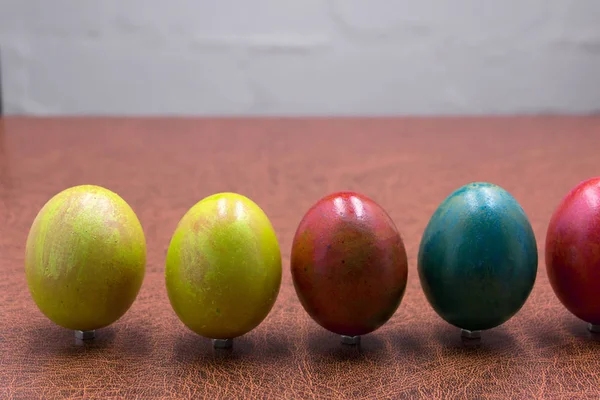 Huevos Pascua Sobre Fondo Madera Pizarras Blancas Con Grupo Huevos — Foto de Stock