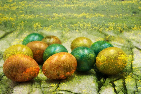 Huevos Pascua Colores Ocultos Flores Hierba — Foto de Stock