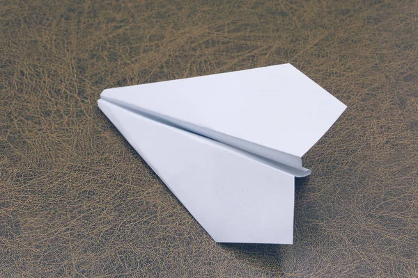 Studiové Fotografie Papírové Letadlo Izolované Bílém Ořezovou Cestou — Stock fotografie
