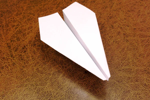 Dokument White Paper Airplane Probodl Dýkou Hrubý Dřevěný Štít — Stock fotografie