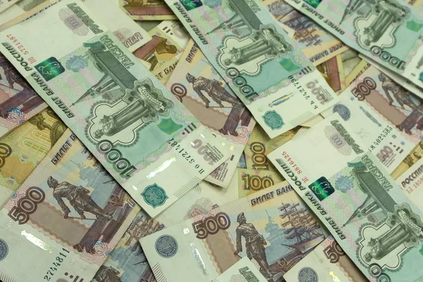 Nakit para birimi mezhep beş Rublesi Rusya bin bin Rus banknotlar grubun arka plan
